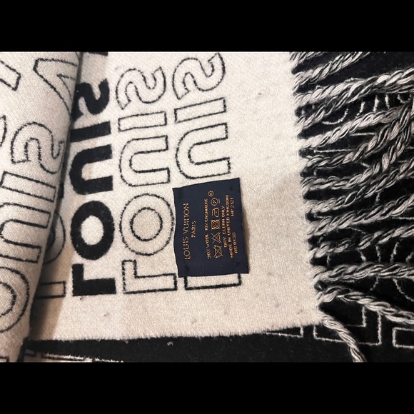 Scarf - Picture 2 of 3